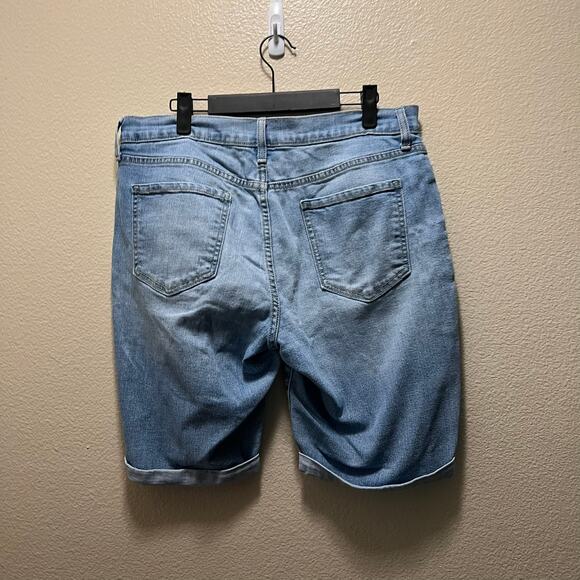 Old Navy Bermuda Shorts Blue Denim Jeans Cotton Mid-Rise Medium Wash Sz 12R - Picture 3 of 6